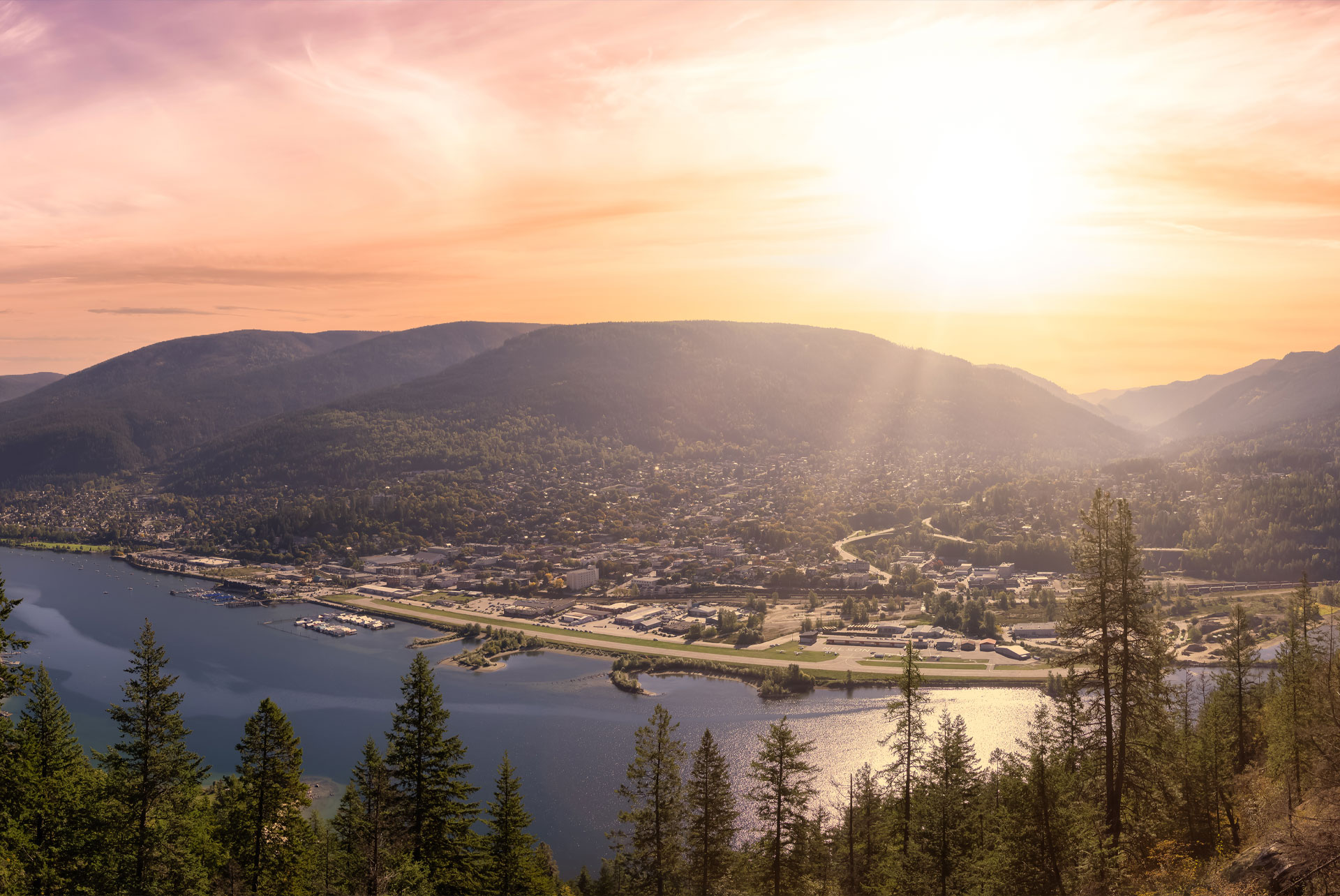 Victoria-Falls-House-Vacation-Suites-Sunrise-over-Nelson-BC