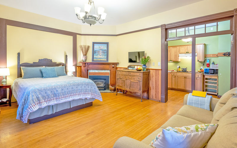 Beautifully Restored-Verandah-Suite-at-Victoria-Falls-House-Nelson-BC Beautifully restored Verandah Suite at Victoria Falls House, Nelson BC.