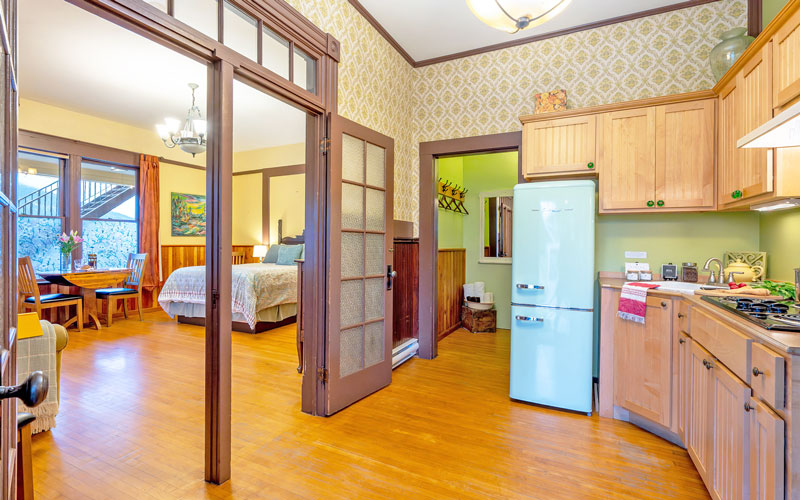 Comfortable Verandah Suite at Victoria Falls House, Nelson BC.