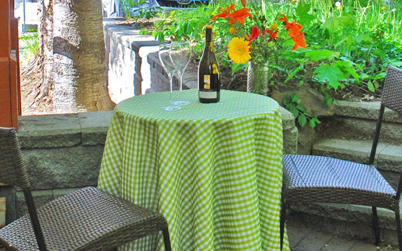 Victoria-Falls-House-Vacation-Suites-Nelson-BC-Adorable Herridge-Suite